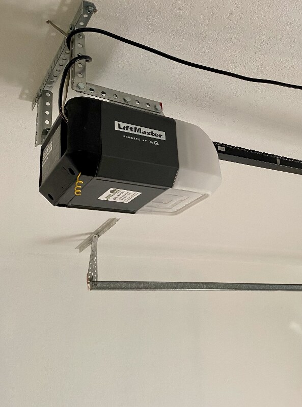 Foto del edificio - 1600 Benz Terrace