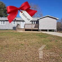 Building Photo - 250 Kirkland Ave