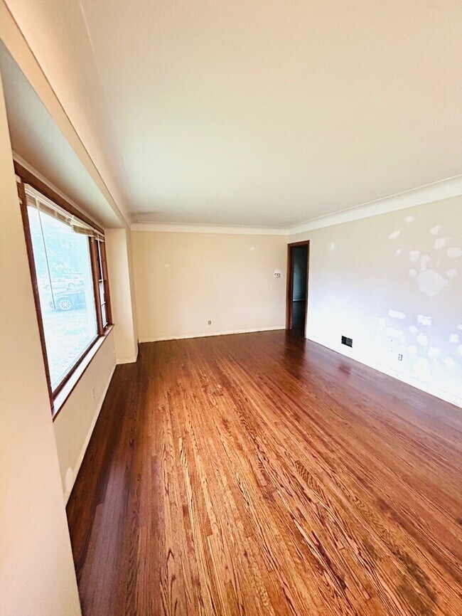 Foto del edificio - 5857 N Colfax Ave