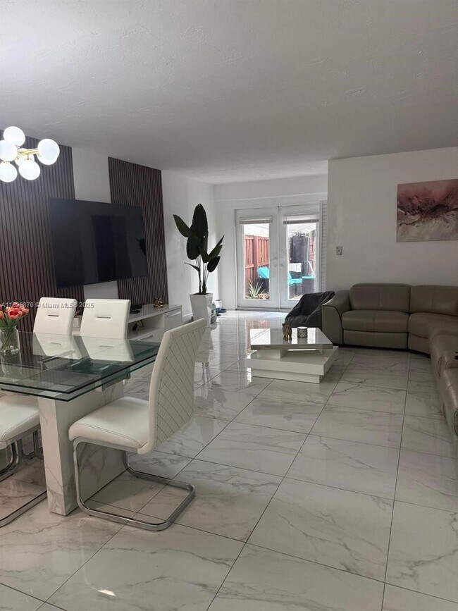 Foto del edificio - 1790 W 75th St