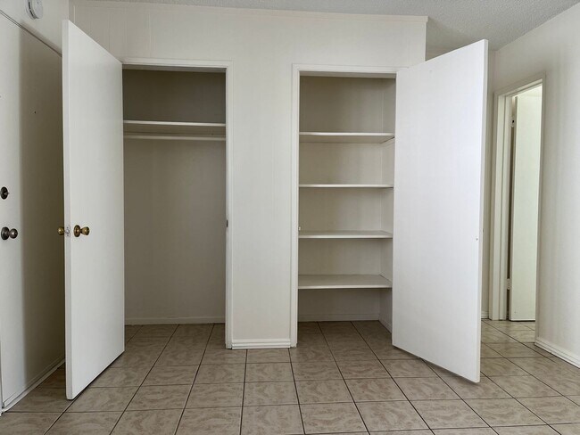 Building Photo - **Move in special $ 500 off 1st month's re...