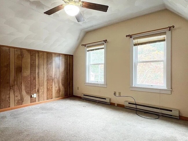 Building Photo - 12 Pinehill St