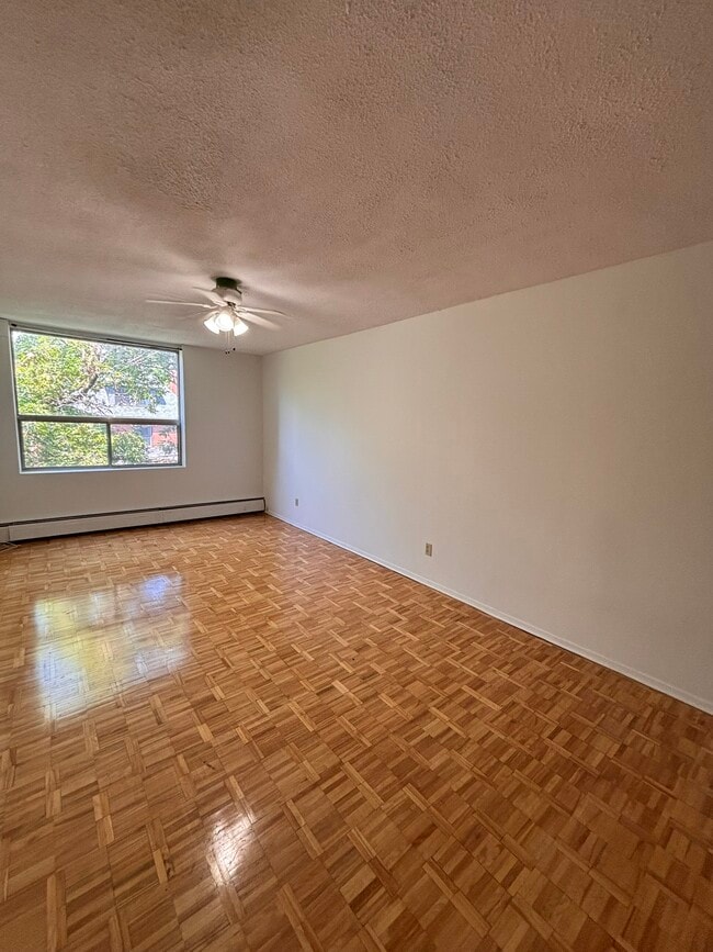 Building Photo - 431 Daly Ave