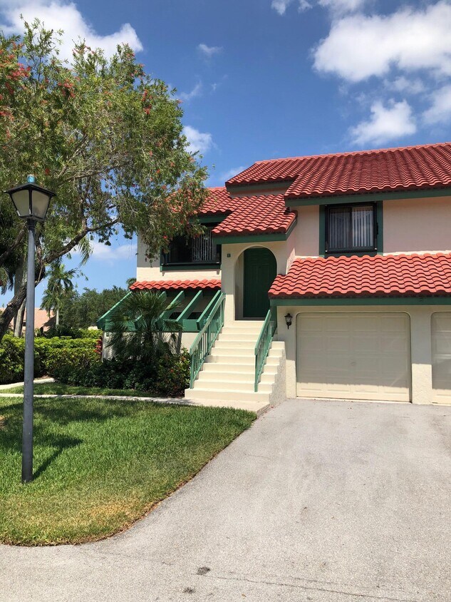 22 Lexington Ln E, Palm Beach Gardens, FL 33418 Townhouse for Rent in