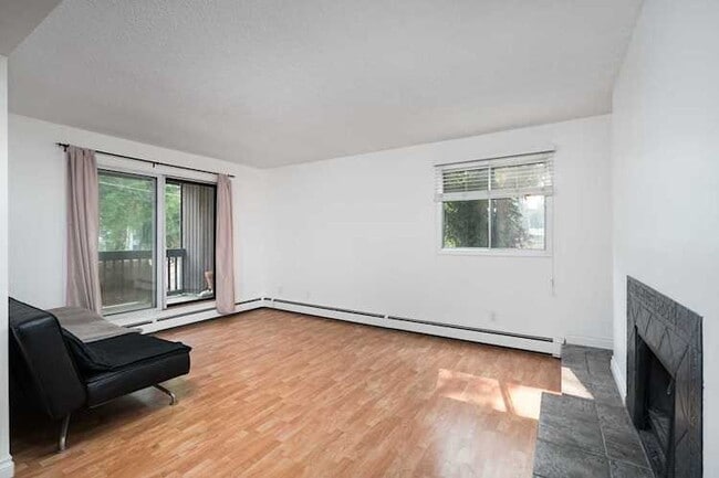 Building Photo - 1 Bed 1 Bath Unit in Edmonton, AB