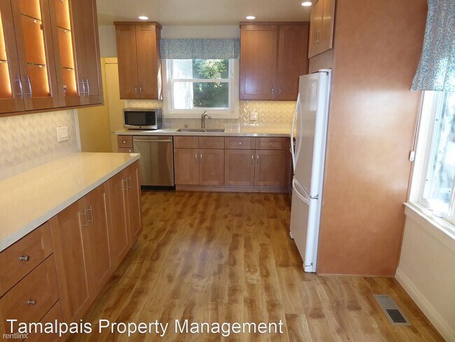 Building Photo - 602 Manzanita Ave