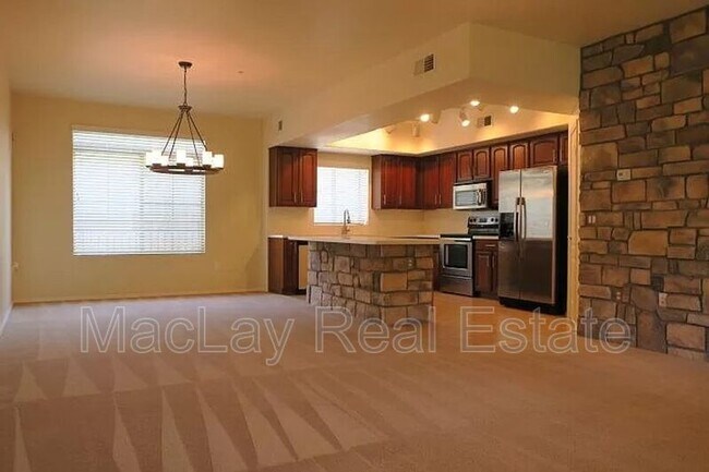 Foto del edificio - 2402 E 5th St
