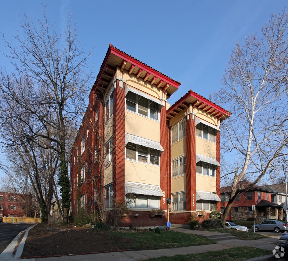 Building Photo - 4000-4002 Charlotte St