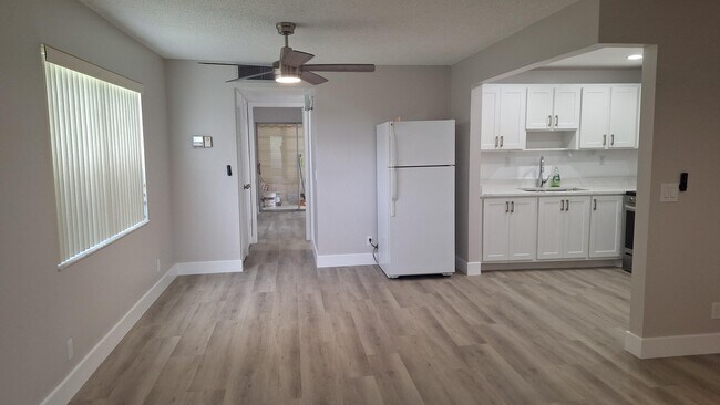 Foto del edificio - 120 Normandy Ln