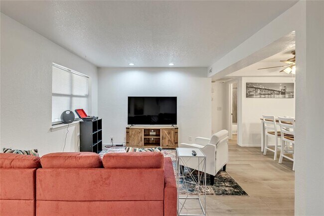 Foto del edificio - 11409 Springhollow Rd