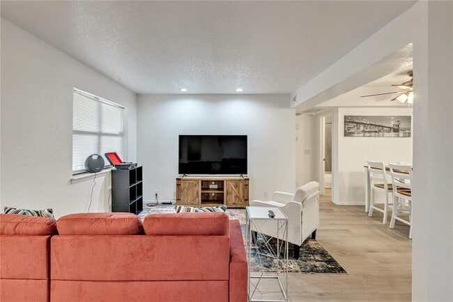 Building Photo - 11409 Springhollow Rd