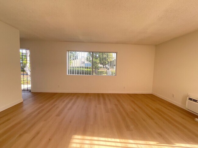 Foto del edificio - 2672 Milton Ave
