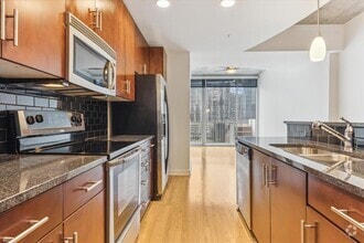 Building Photo - 360 Nueces St