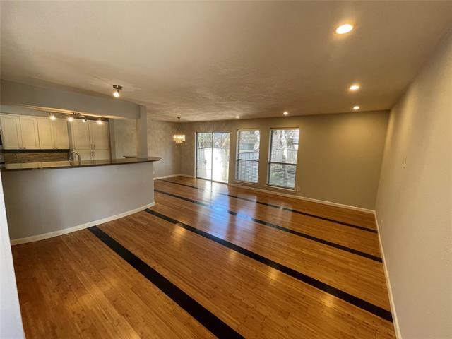 Foto del edificio - 6026 Birchbrook Dr