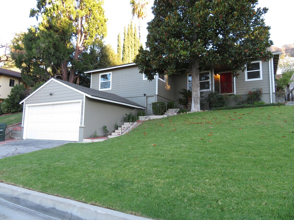 3025 Highridge Rd, La CrescentaMontrose, CA 91214 House Rental in La