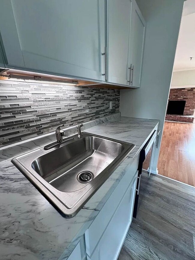 Foto del edificio - 678 Savin Ave