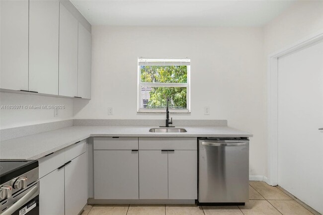 Building Photo - 573 NE 82nd St