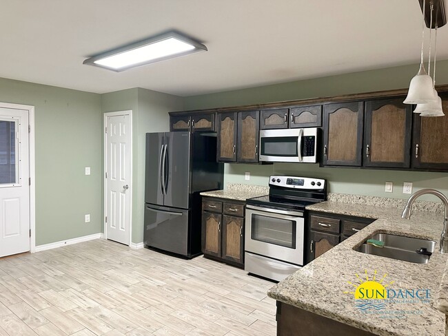 Building Photo - Beautiful 3 Bedroom Home in Navarre
