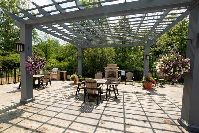 Foto del edificio - 2493 Sweet Home Rd