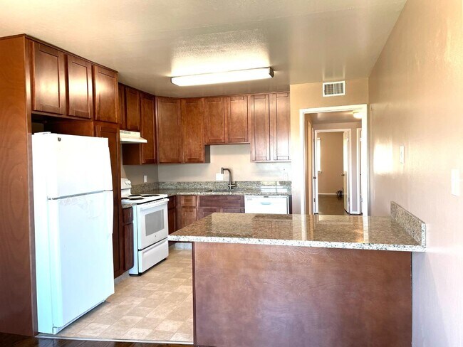 Building Photo - 765 Templeton Ave