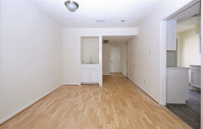Foto del edificio - 777 Bering Dr