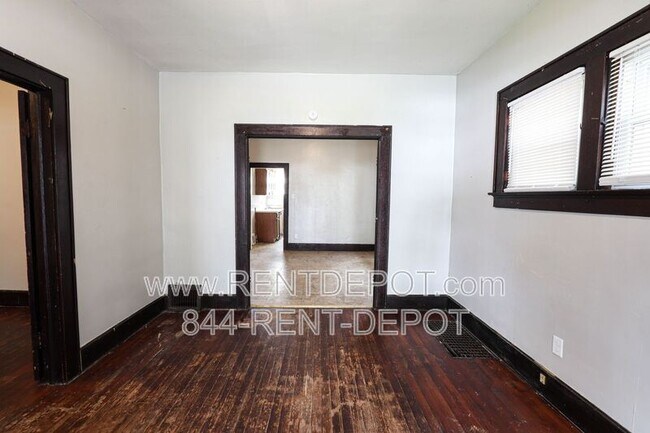 Building Photo - 1413 E Indiana St