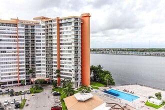 Building Photo - 1351 NE Miami Gardens Dr