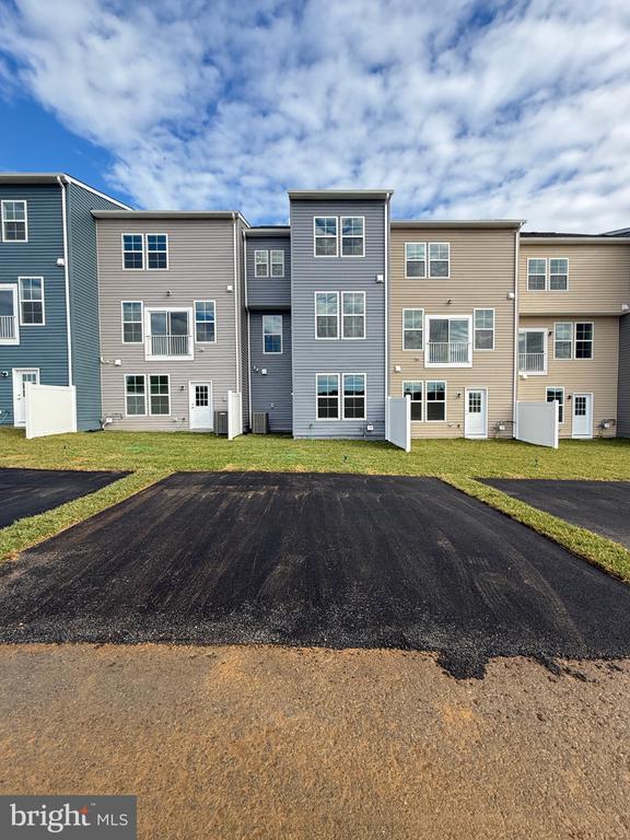 Building Photo - 79 Abigail St