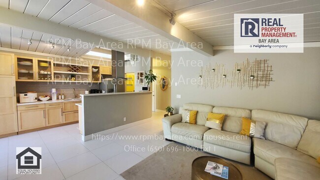 Building Photo - 4 Bedroom 2 Bathroom Family Home in Palo A...