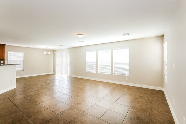 Building Photo - 25 Copper Pine Ave