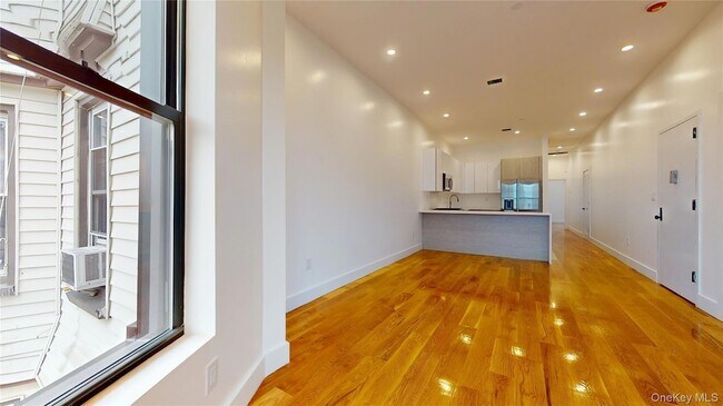 Foto del edificio - 1198 Greene Ave
