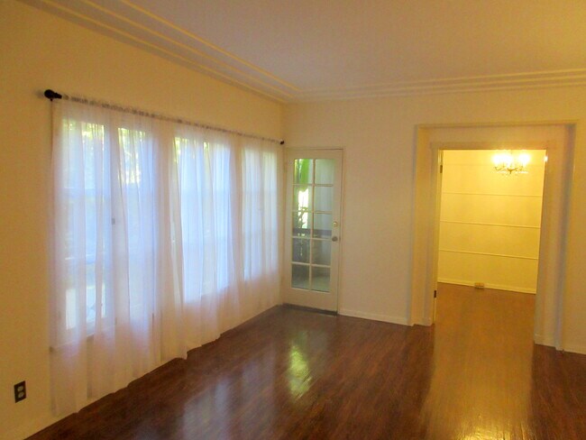 Foto del edificio - 6618 W Olympic Blvd