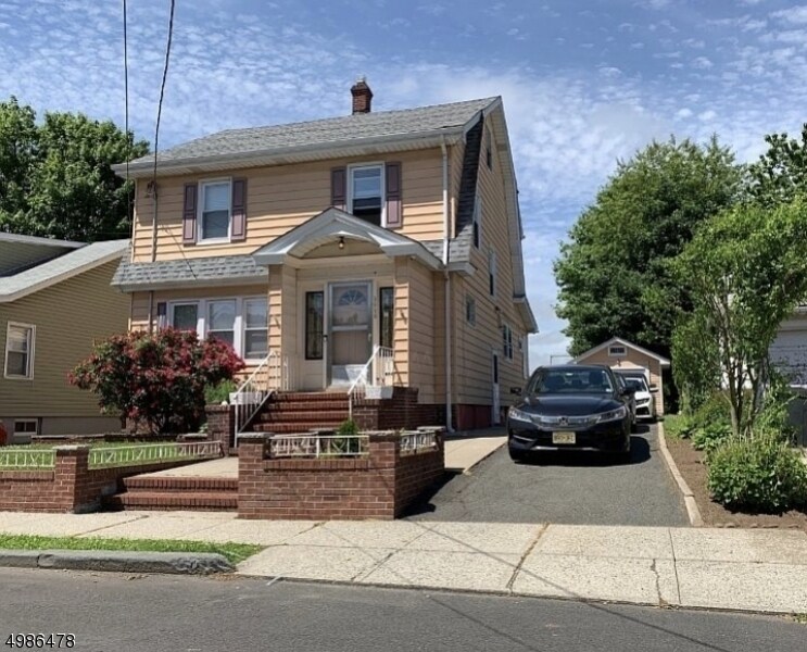 Primary Photo - 1116 Thomas St