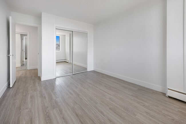 Bedroom - Signature Tower