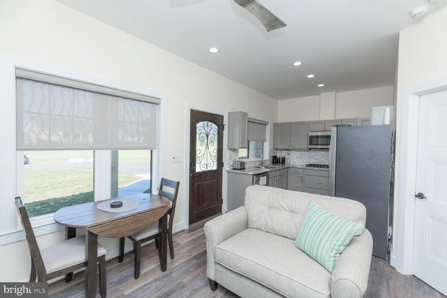 Building Photo - 120 Pomme Cir