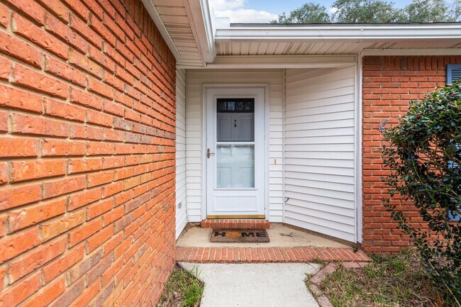 Foto del edificio - 1569 Meadowbrook Ct