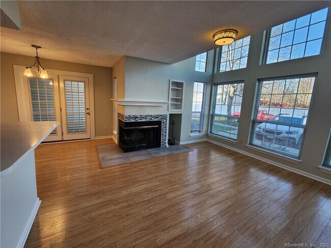 Foto del edificio - 311 Carriage Crossing Ln