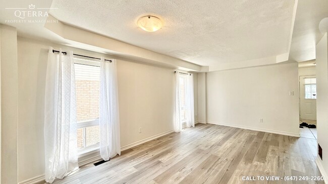 Photo du bâtiment - 1591 Avonmore Sq