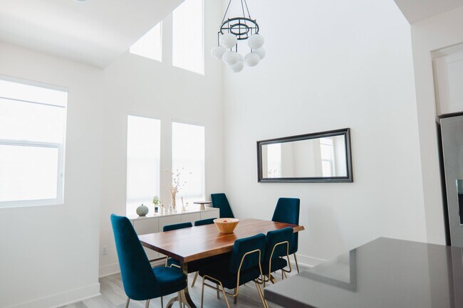 Building Photo - 688 Malibu