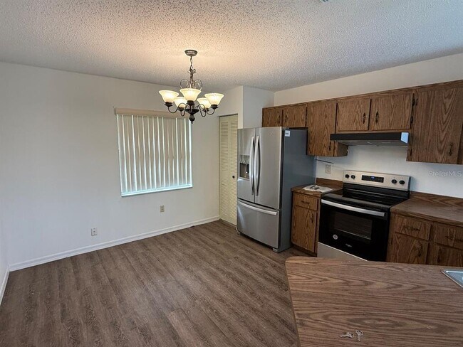 Building Photo - 210 Fernwood St
