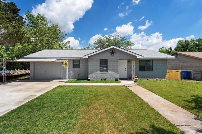 Building Photo - 504 Debus Dr