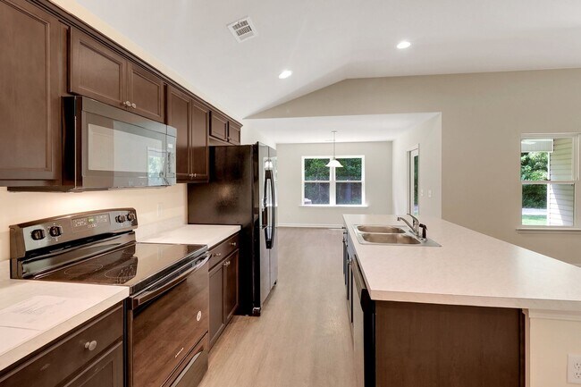 Building Photo - 3 Bedroom Home - New Construction