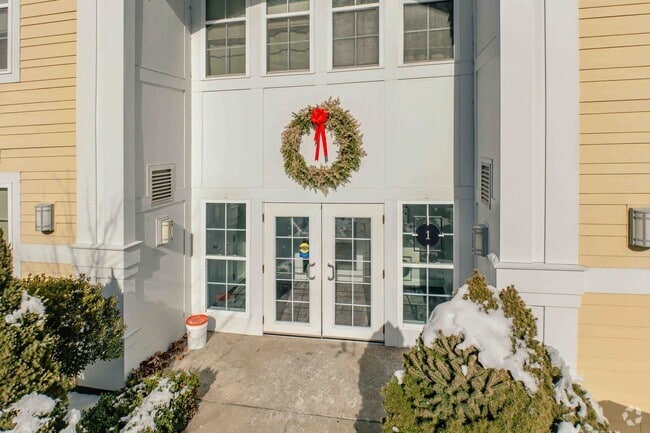 Building Entrance - Lynnfield Commons