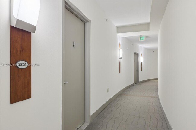 Building Photo - 1750 N Bayshore Dr