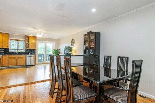 Building Photo - 24 River Rd