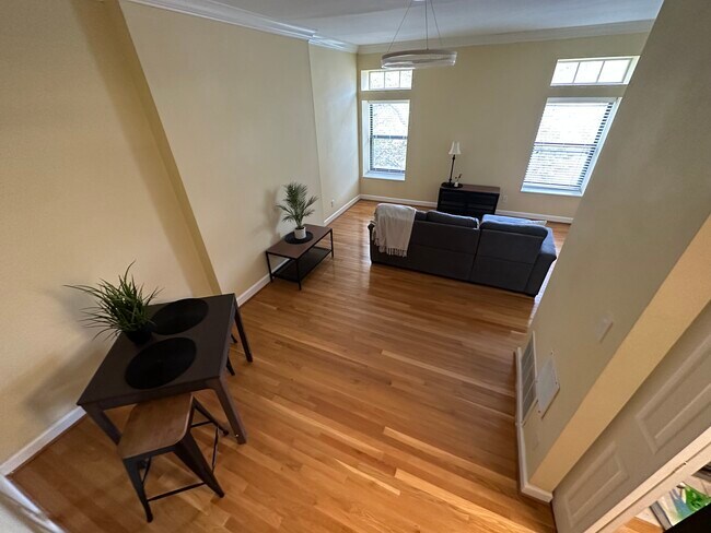 Foto del edificio - 5636 Waterman Blvd