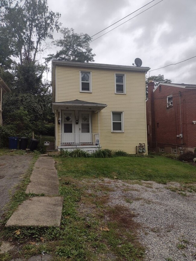 Building Photo - 746 Eathan Ave