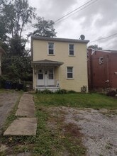 Building Photo - 746 Eathan Ave