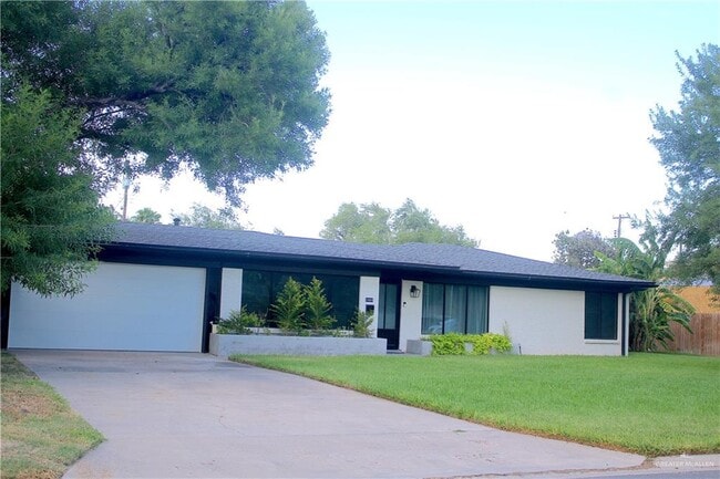 Building Photo - 1408 E Whitewing Ave