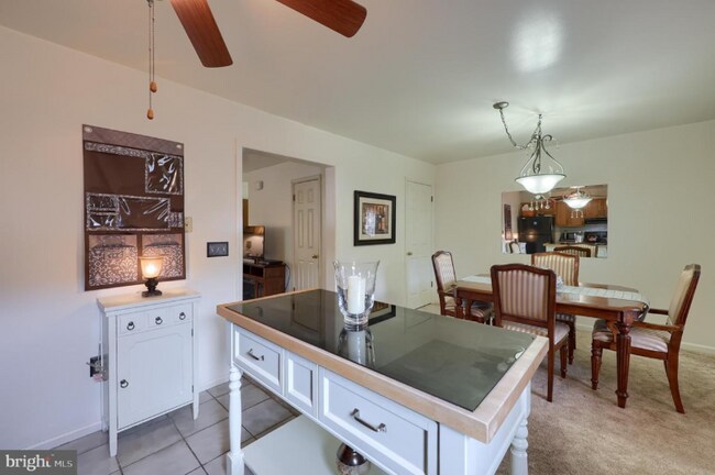 Foto del edificio - 6 Tiffany Ln